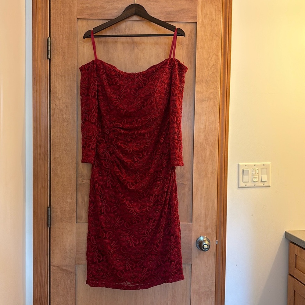 Women’s burgundy zip up dress size 14W